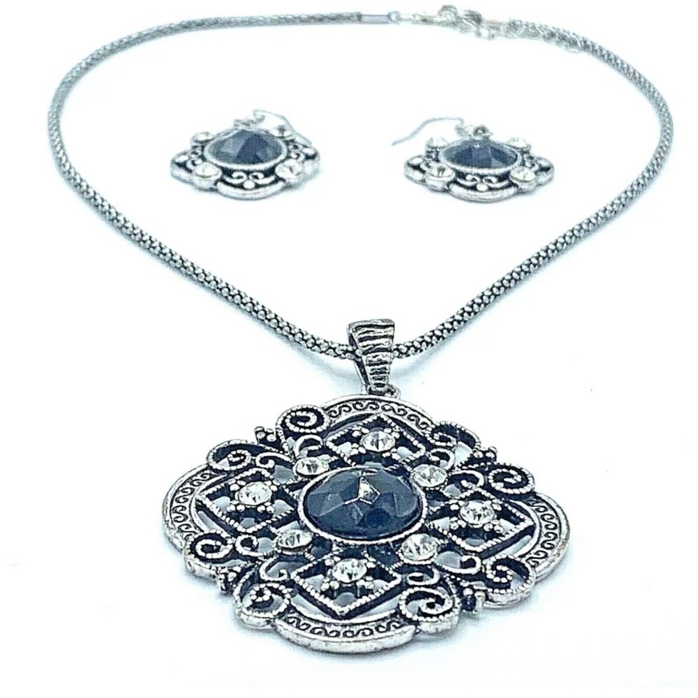BLACK ONYX Gemstone EARRINGS and NECKLACE SET Silver Plated White Black Stones
